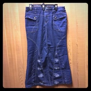 Govanni Jean Embroidered Fishtail Skirt